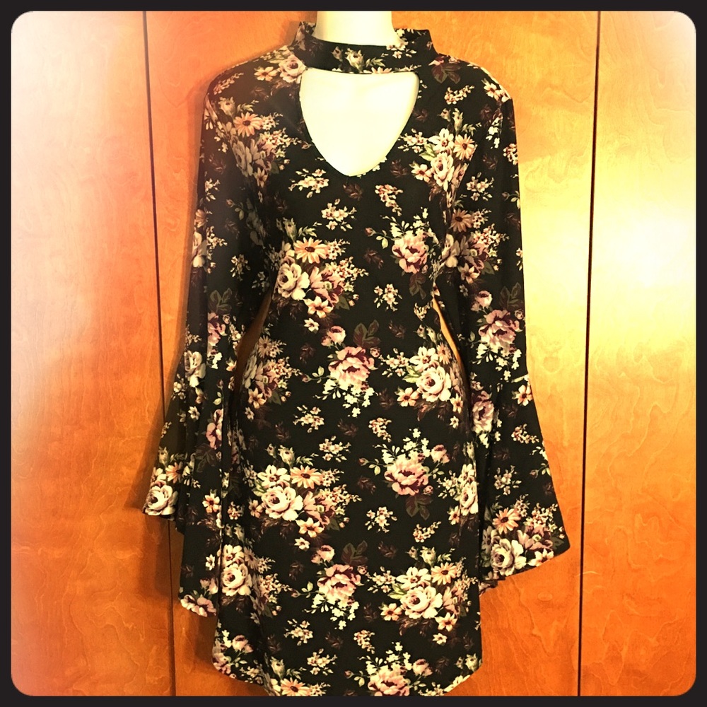 Bell sleeve choker floral print dress
